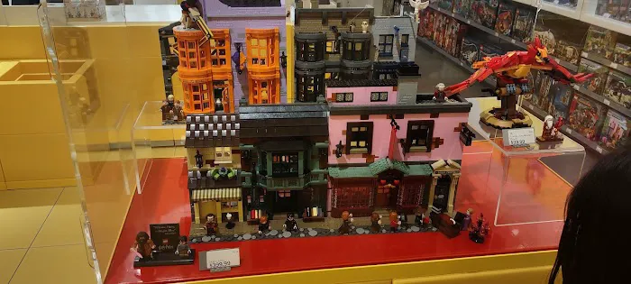 The LEGO® Store Crossgates Mall 5