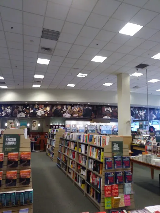 Barnes & Noble 6