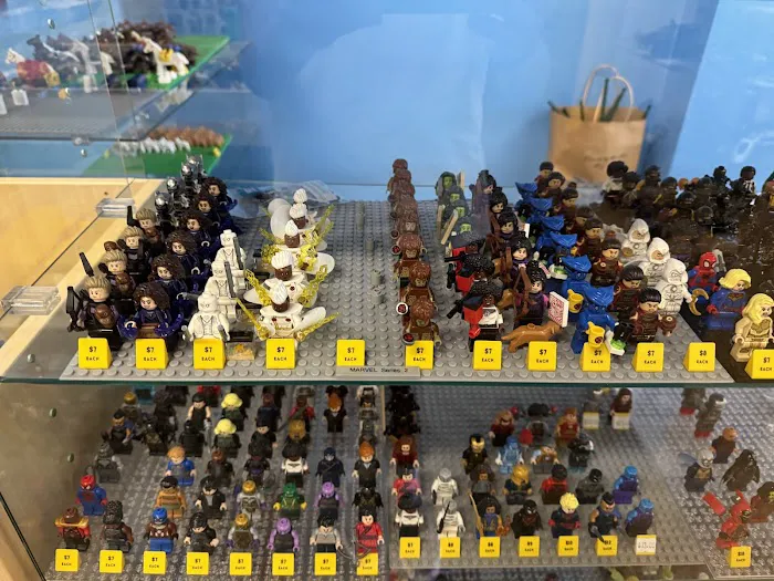 Bricks and Minifigs Warwick 9