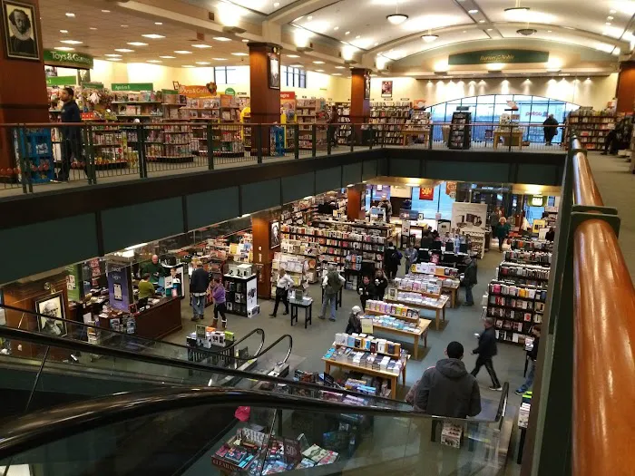 Barnes & Noble 9