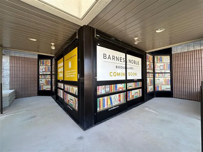 Barnes & Noble 6