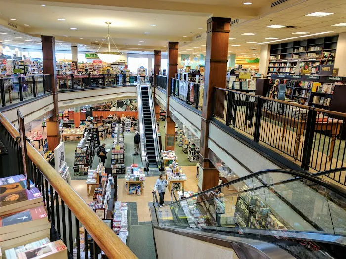 Barnes & Noble 9