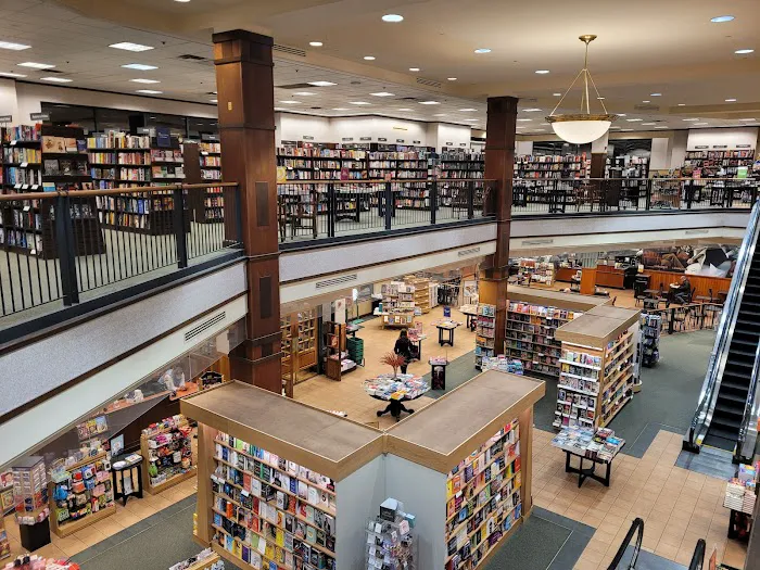 Barnes & Noble 6