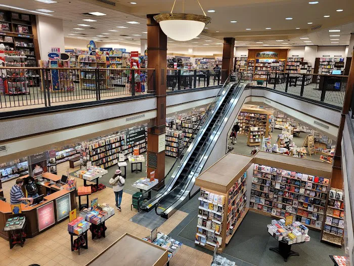 Barnes & Noble 7