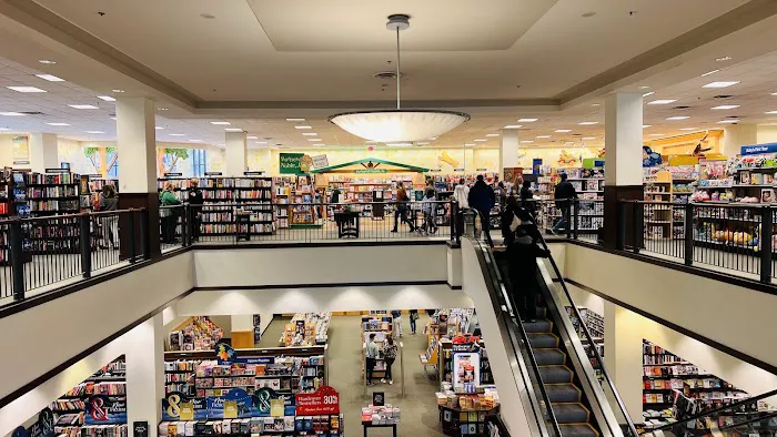 Barnes & Noble 8