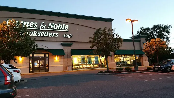 Barnes & Noble 6