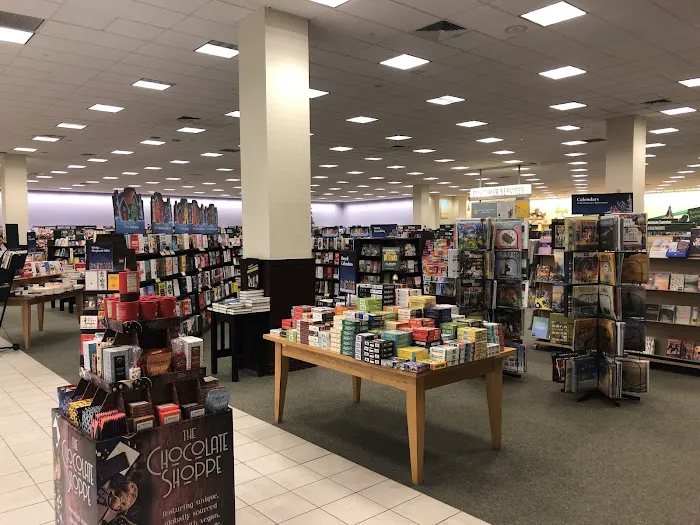 Barnes & Noble 8