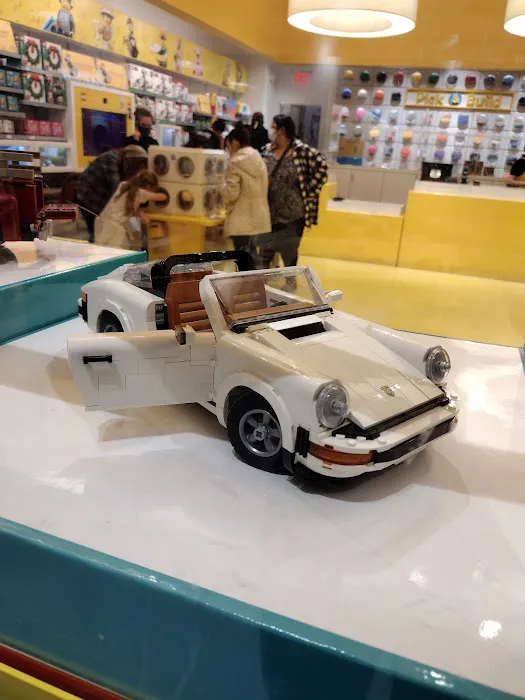 The LEGO® Store Christiana Mall 6