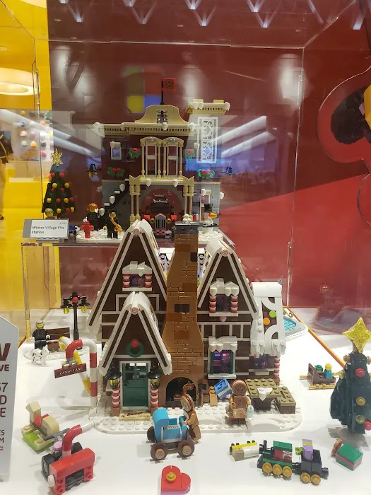 The LEGO® Store Christiana Mall 9