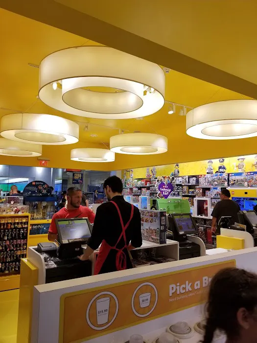 The LEGO® Store Christiana Mall 7