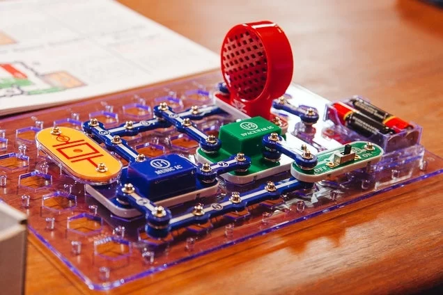 Best DIY Electronic Kits for 14-Year-Olds – Fun, Educational & Easy Projects