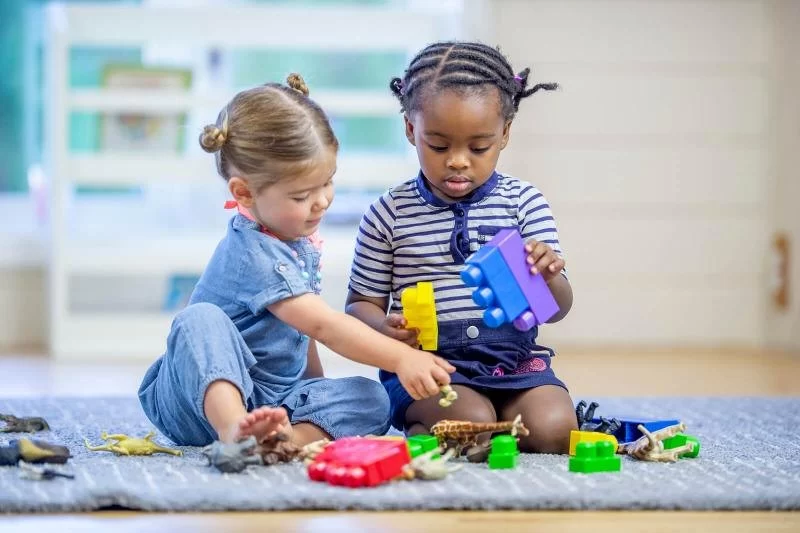 How to Organize a Playdate with Toys That Inspire Fun and Learning